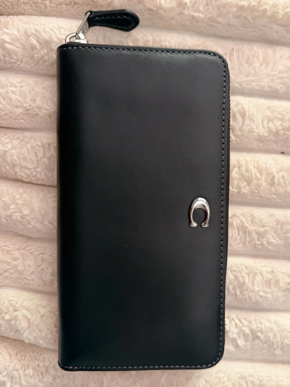 Coach slim zip